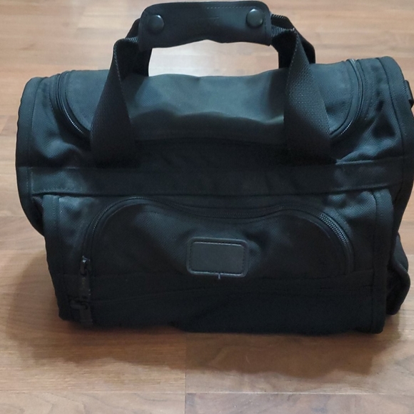 tumi duffle